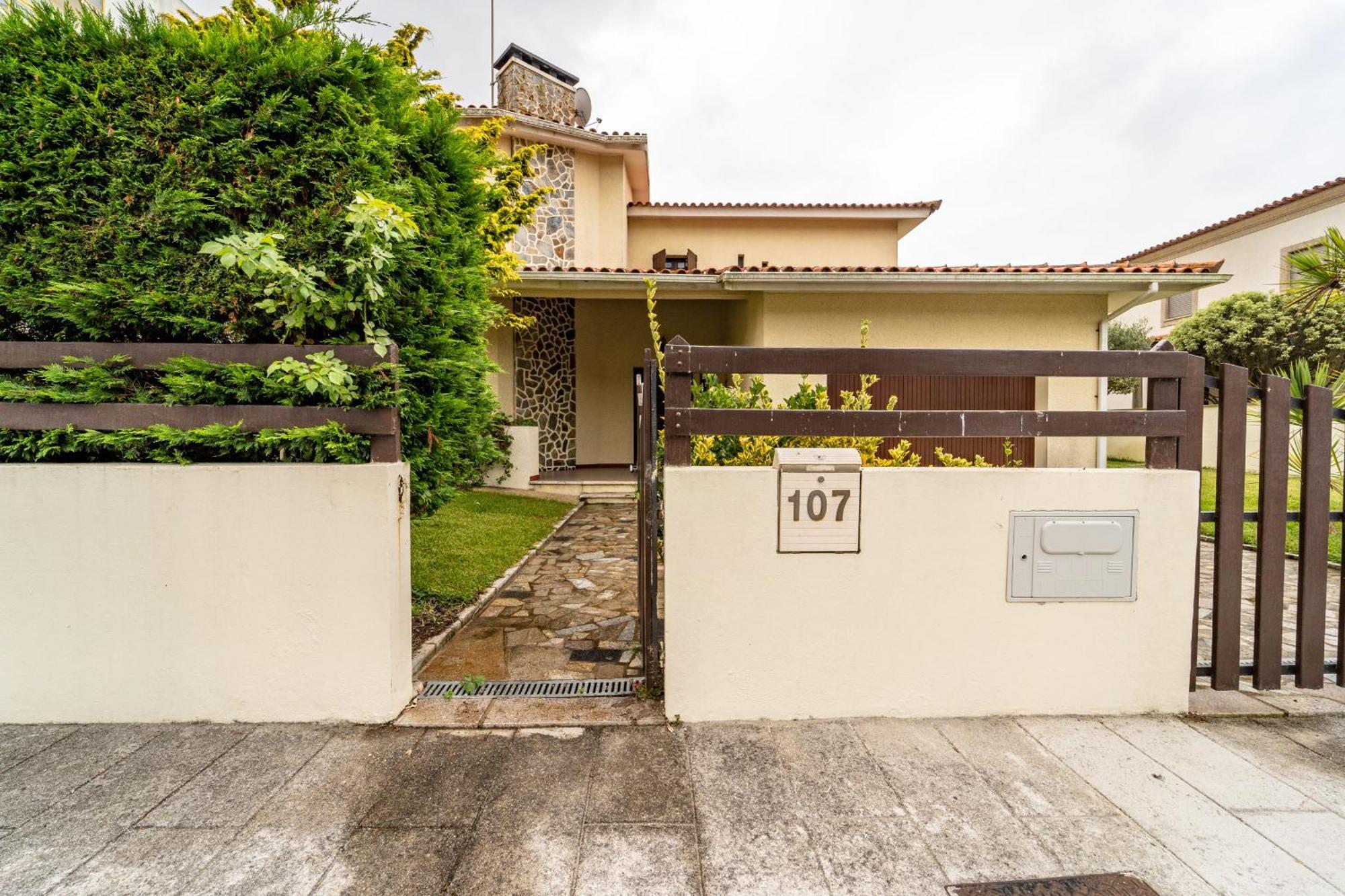 Amorosa Villa, 500M From The Beach By House And People Exteriör bild